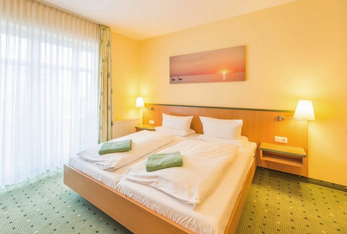 Aparthotel am Weststrand - Wohnbeispiel Doppelzimmer Landseite (Zimmercodierung DB1)