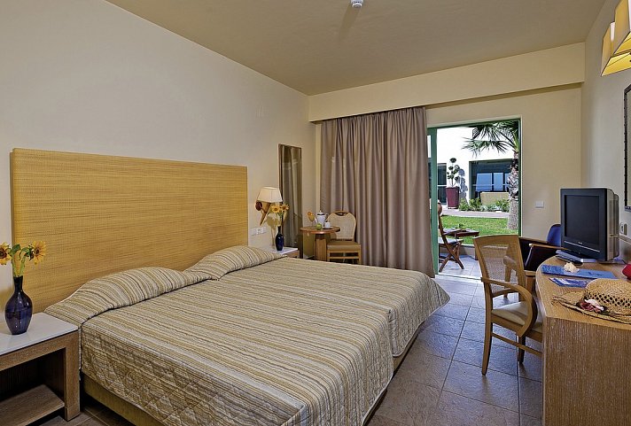 Giannoulis Grand Bay Beach Resort