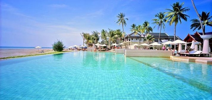 Apsara Beachfront Resort & Villa