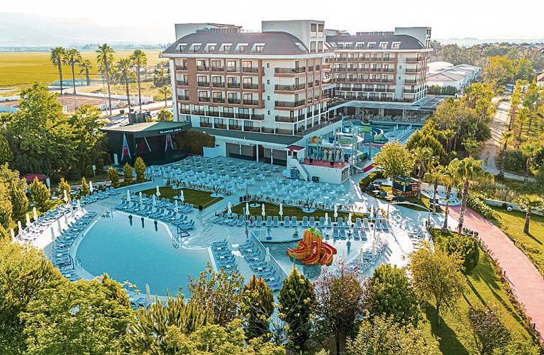 Glamour Resort & Spa