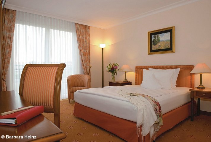 Friedrichstadt-Palast BLINDED by DELIGHT Grand Show & Victor's Residenz-Hotel Berlin - Wohnbeispiel Doppelzimmer Standard (Zimmercodierung DB8)