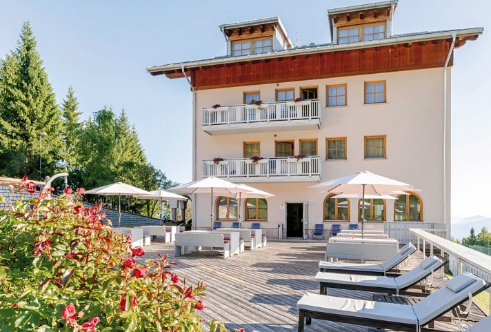 Hotel Norge - Terrasse mit Liegen