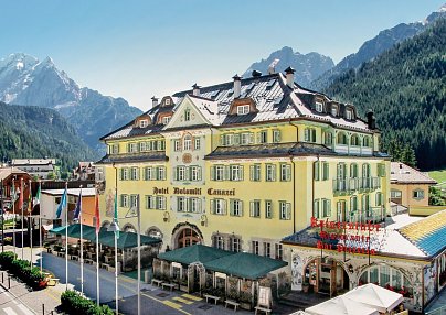 Schloss Hotel & Club Dolomiti Canazei