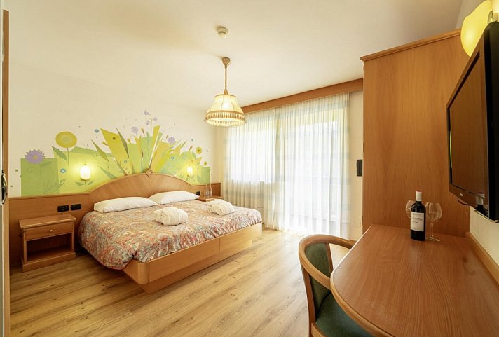 Hotel Dolomites Inn - Wohnbeispiel Doppelzimmer Classic (Zimmercodierung DB9)