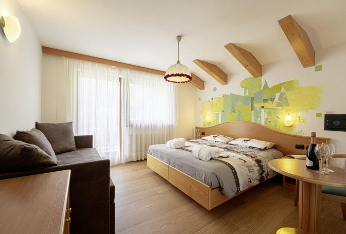 Hotel Dolomites Inn - Wohnbeispiel Doppelzimmer Plus (Zimmercodierung DB8)