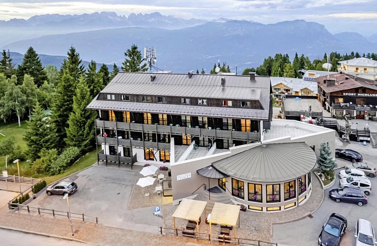 Dolomiti Chalet Family Hotel