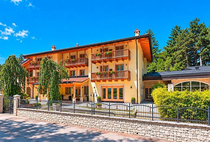 Lake Hotel Lagolo - Außenansicht