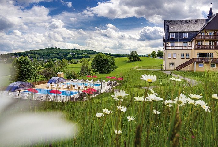 Panorama Berghotel Wettiner Höhe - Panorama Berghotel Wettiner Höhe - Außenpool