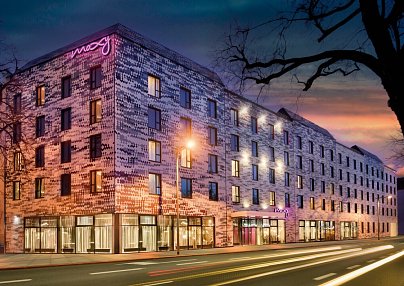 Weihnachtsmarkt & Hotel Moxy Dresden Neustadt Dresden