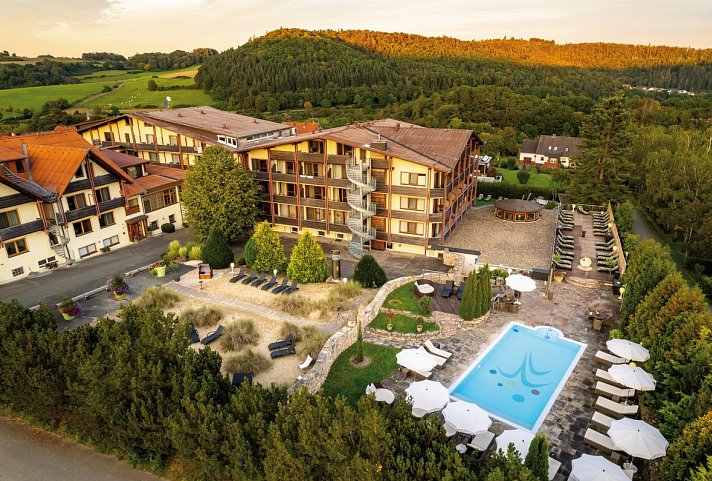 Natur-, Sport- & Wellnesshotel Freund - Außenansicht