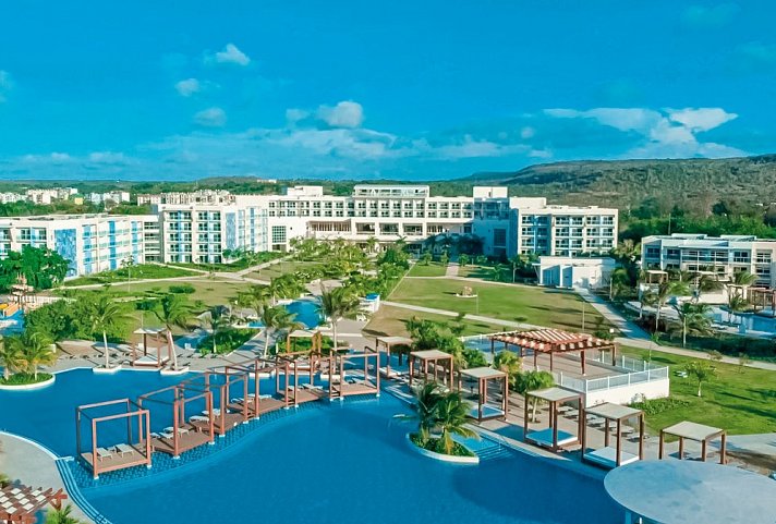 Gran Muthu Almirante Beach