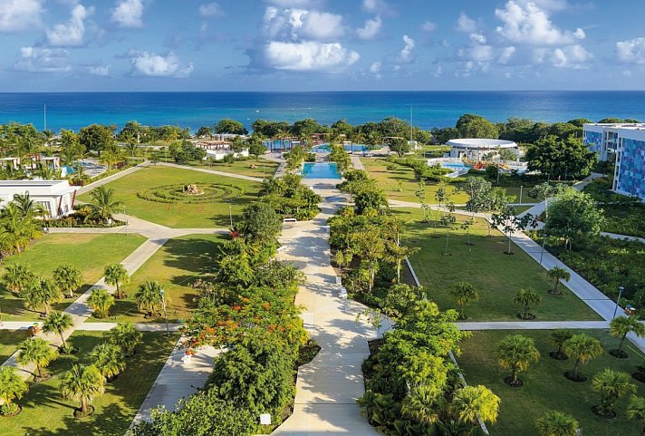 Gran Muthu Almirante Beach