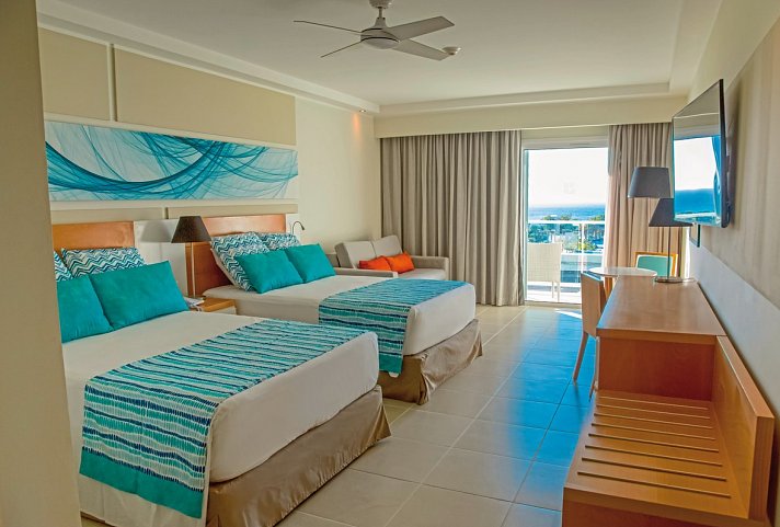 Gran Muthu Almirante Beach