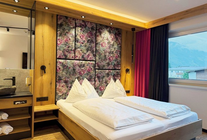 first mountain Hotel Zillertal - Beispiel Doppelzimmer Comfort mt Südbalkon