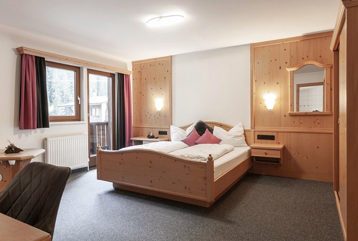 first Mountain Hotel Ötztal - Beispiel Doppelzimmer Standard