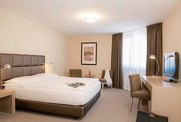 THERME ERDING & Victor's Residenz-Hotel München - Wohnbeispiel Doppelzimmer Standard (Zimmercodierung DG1)