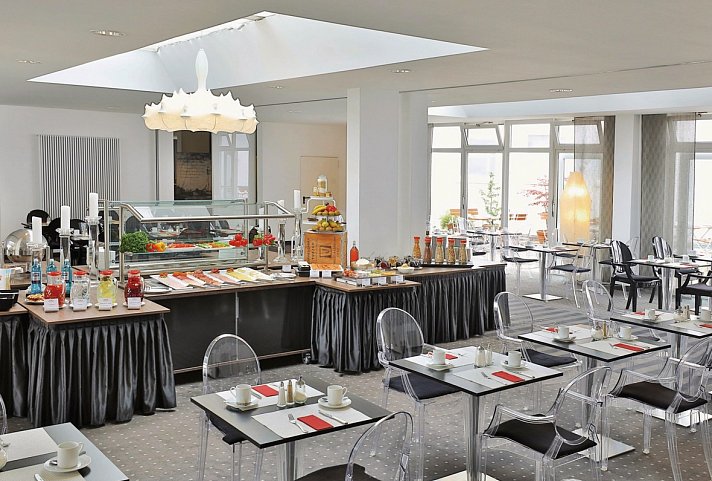 THERME ERDING & Victor's Residenz-Hotel München - Frühstücksbuffet