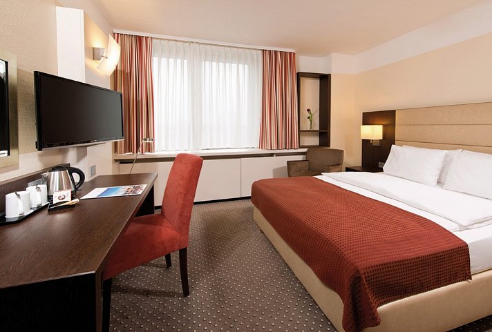 THERME ERDING & Leonardo Hotel München Arabellapark