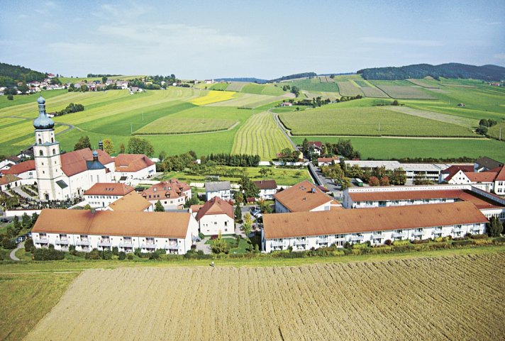 Donna Hotel Klosterhof - Blick auf Neukirchen