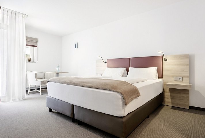 Donna Hotel Klosterhof - Wohnbeispiel Doppelzimmer Blick zum Hohen Bogen (Zimmercodierung DB2)