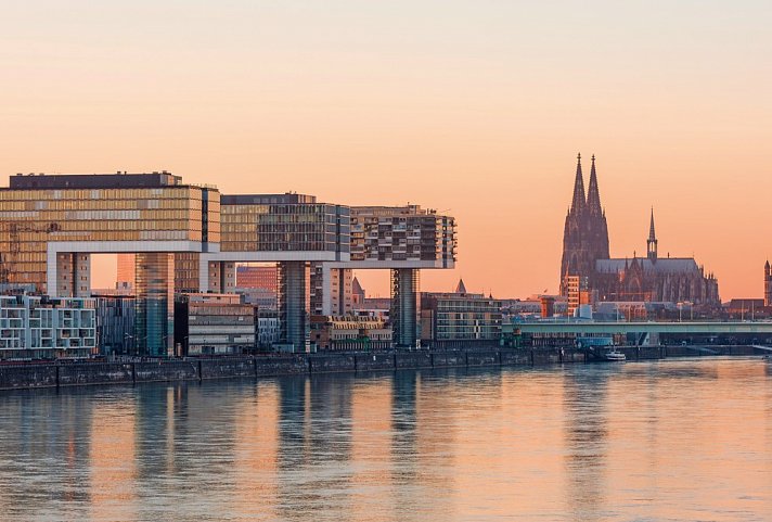Flusskreuzfahrt Rhein (Advent) - Köln Kranhäuser