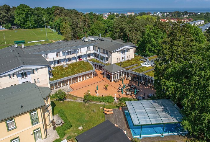 Ostseehotel Villen im Park - ein Rovell Hotel - Außenansicht - Luftaufnahme