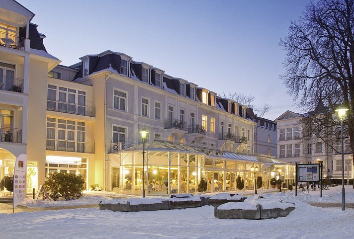 SEETELHOTEL Pommerscher Hof - Außenansicht Winter
