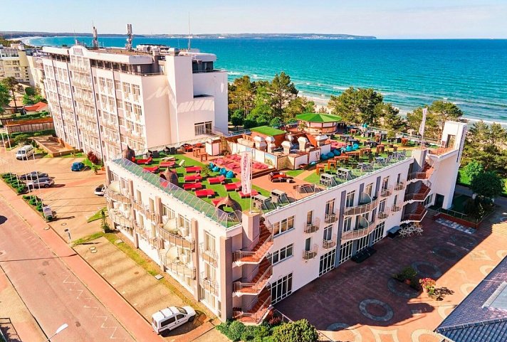Rügen-Roulette - Arkona Strandhotel - Außenansicht mit Skybar