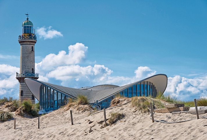 Kreuzfahrt Skandinavien inkl. Bahn - Leuchtturm Warnemünde