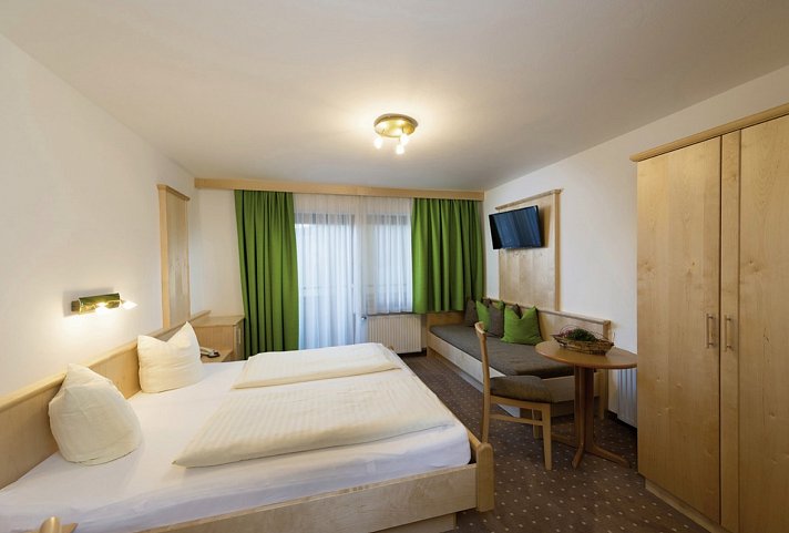 Wander- und Familienhotel Erika - Wohnbeispiel Doppelzimmer Basic (Zimmercodierung DB7)