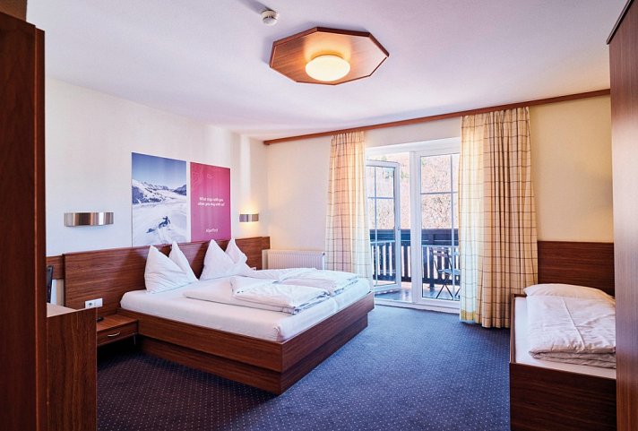 Hotel Pinzgauerhof - Wohnbeispiel Vierbettzimmer (Zimmercodierung DB8)