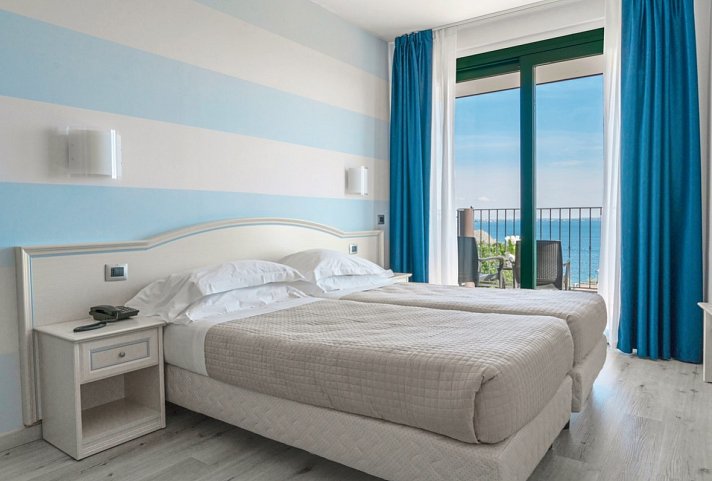 Riva del Sole - Wohnbeispiel Doppelzimmer Superior Seeblick (Zimmercodierung DSI)