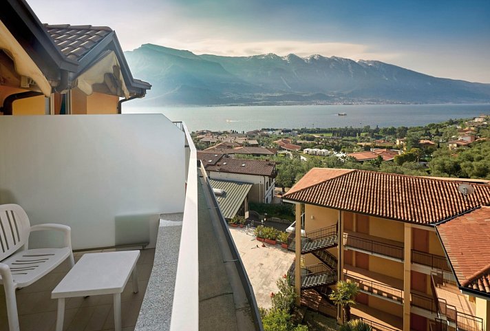 Hotel Royal Village - Wohnbeispiel Doppelzimmer Superior Villa Lucia seitl. Seeblick (Zimmercodierung DS1)