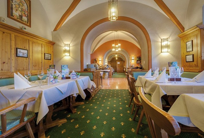 Hotel Himmelsscheibe & Hotel Schloss Nebra