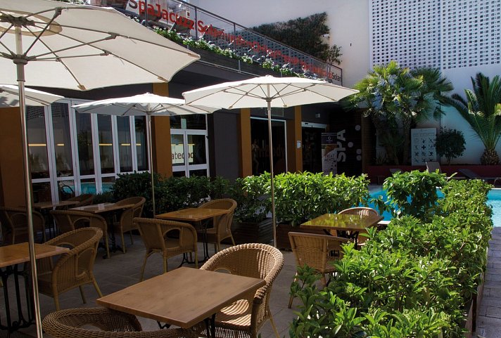 Katalonien Rundreise - Hotel Alegria Plaza Paris; Terrasse