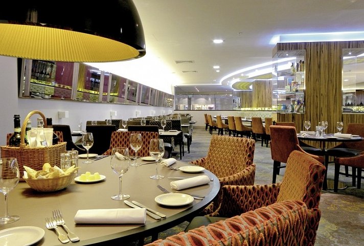Novotel London West