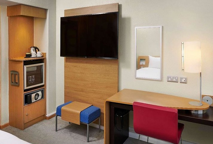 Novotel London West