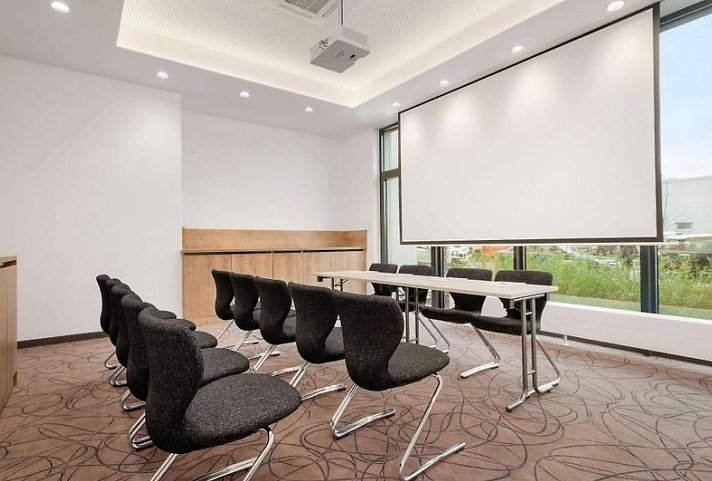Super 8 by Wyndham Munich City North