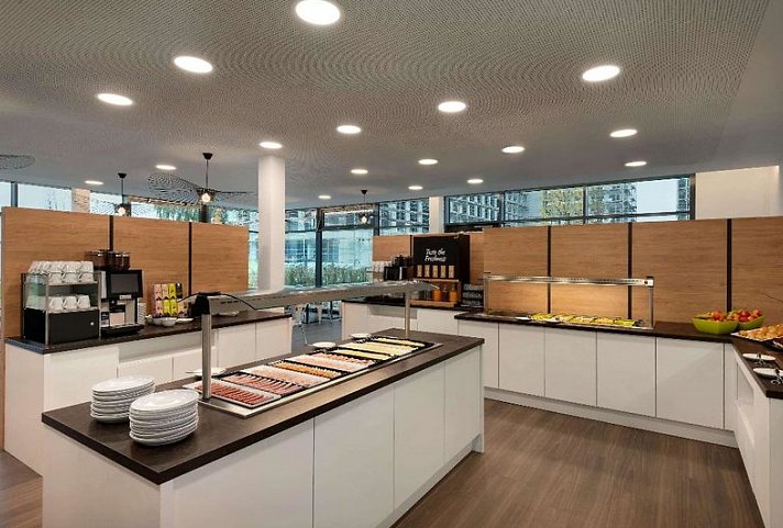Super 8 by Wyndham Augsburg