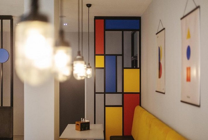 Holiday Inn - the niu, Form