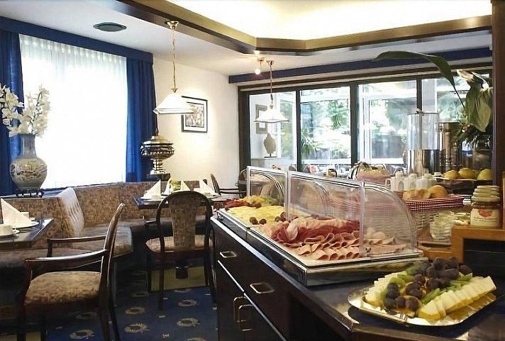 Astoria am Urachplatz