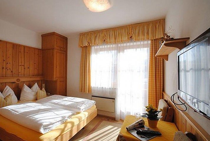 PEOPLE’S HOTEL