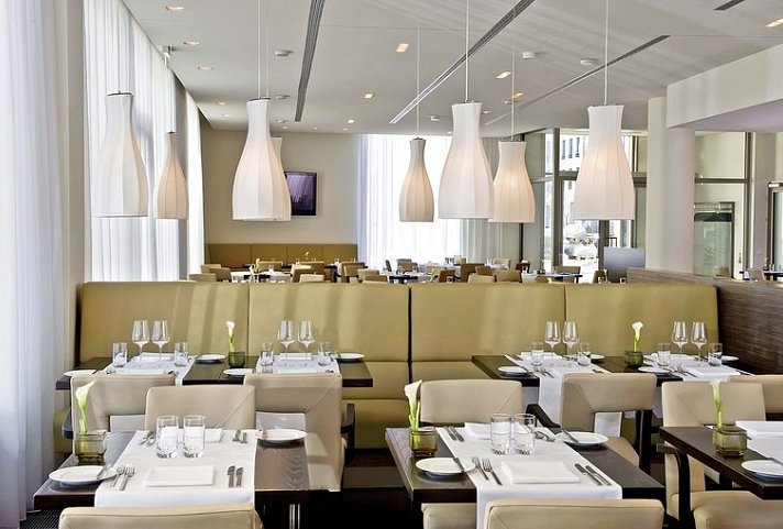 Arcotel John F