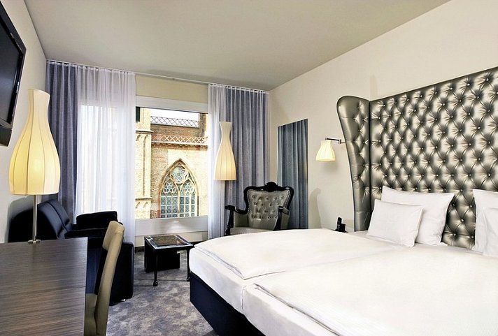 Arcotel John F