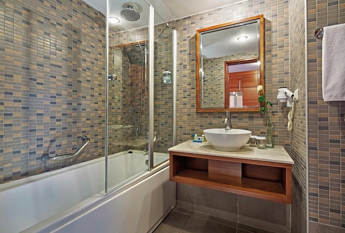 Pine Bay Holiday Resort - Beispiel Bad Doppelzimmer (Zimmercodierungen DBL, DBM, DCM & DSM)