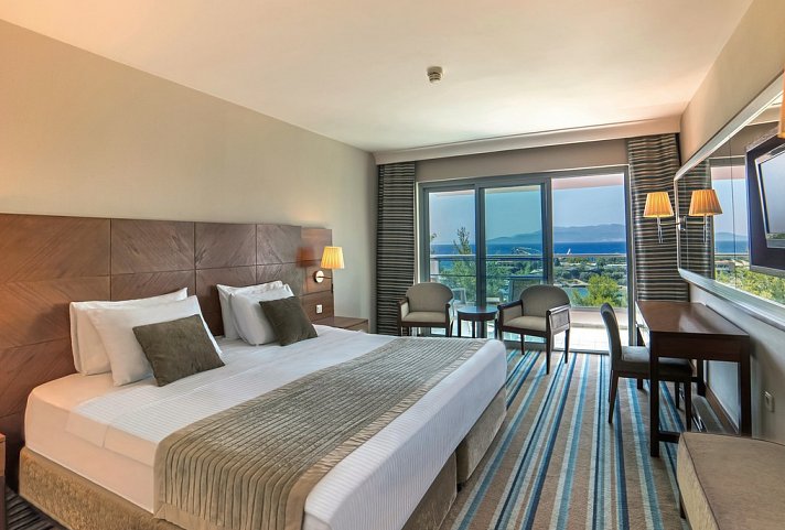 Pine Bay Holiday Resort - Wohnbeispiel Doppelzimmer Meerblick (Zimmercodierungen DBM & DCM)