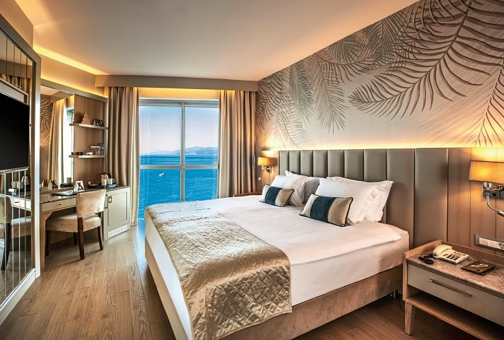 Charisma Deluxe Hotel