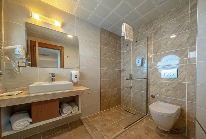 Notion Kesre Beach Hotel & Spa - Beispiel Bad Doppelzimmer (Zimmercodierungen DB1 & DC1)