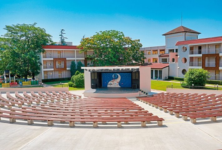 DIT Evrika Beach Club Hotel