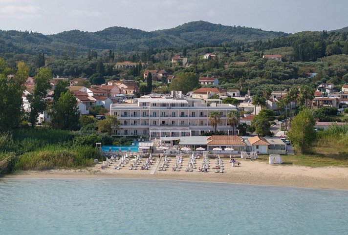 Cavomarina Beach